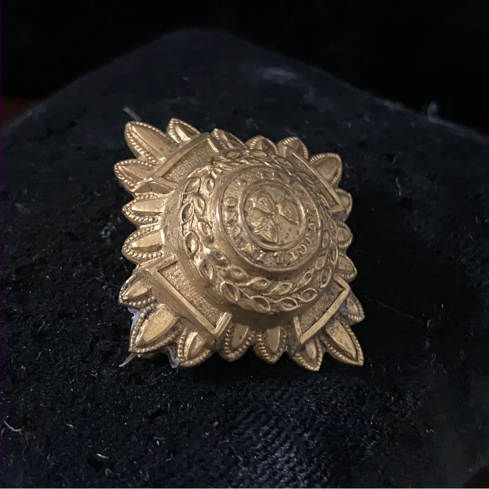 Vintage British Army Tria Juncta in Uno Officers Sweetheart Brooch Badge WWII